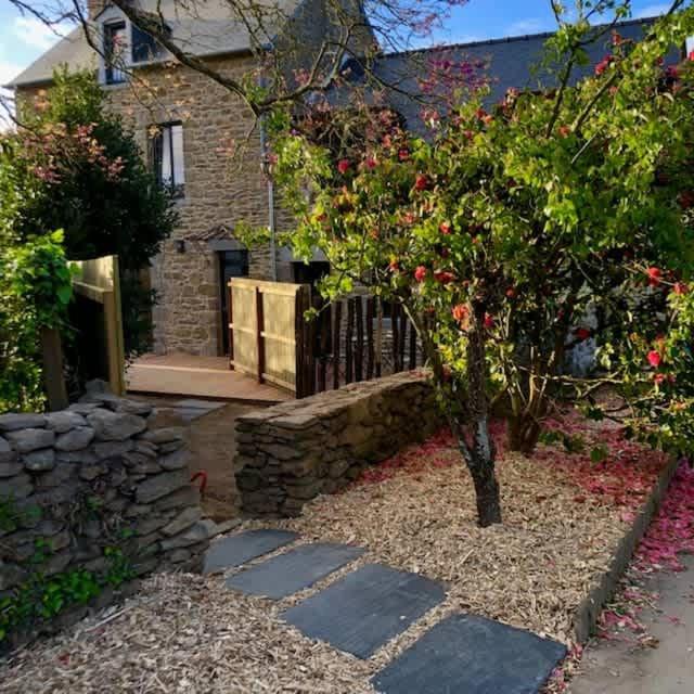 Le Rocher- Belle Maison De Charme -Jardin/Parking Канкаль Экстерьер фото